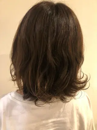 カラー 井上 葉月のヘアスタイル