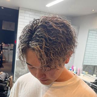 カラー パーマ メンズ 角田 凌のヘアスタイル