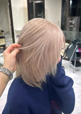 ショート カラー 🫧💞ハイトーン 瀧田 菜々花🦄🫧のヘアスタイル