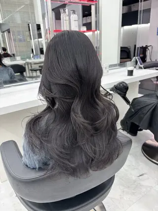 ロング カラー 抜け感レイヤー︴ ニュアンスカラーのヘアスタイル