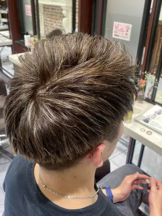 カラー メンズ 佐藤 優衣のヘアスタイル