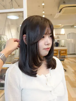 ミディアム カラー lomalia moekaのヘアスタイル