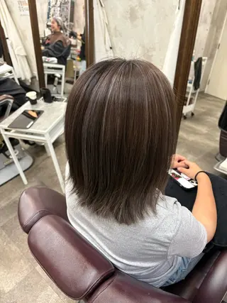 ミディアム カラー 藤田 麗安のヘアスタイル