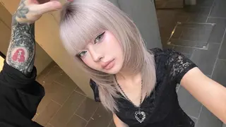 セミロング カラー だいち/ブリーチ/ レイヤーカットのヘアスタイル