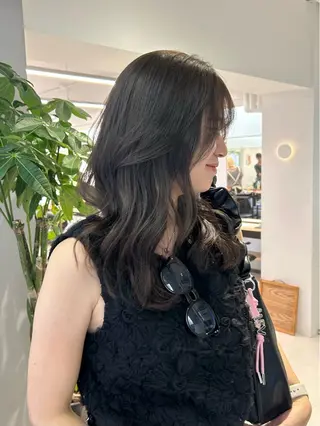 ミディアム カラー lomalia moekaのヘアスタイル