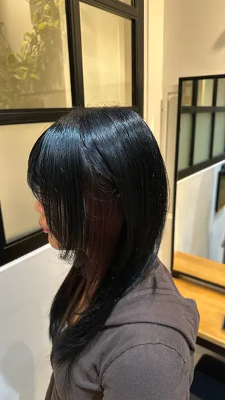 ミディアム Luna🌙 艶カラーのヘアスタイル