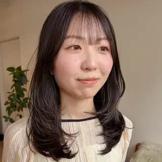 ミディアム まほ/レイヤーカット 🍒🤍透明感カラーのヘアスタイル