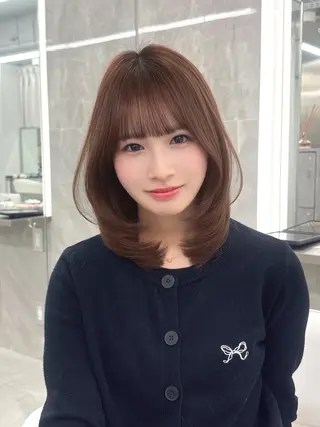 ミディアム 栄/レイヤー/ 津野 こころのヘアスタイル