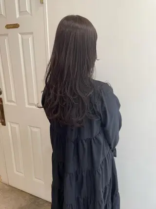 ロング カラー MIOベージュカラー 柔らかいカラーのヘアスタイル