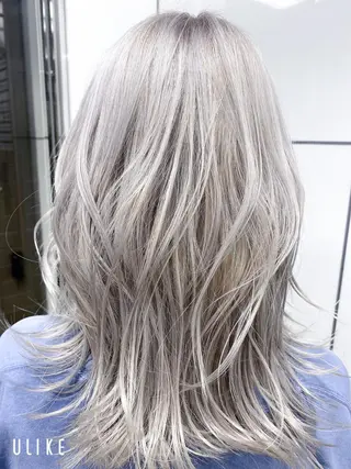 カラー & kuのヘアスタイル
