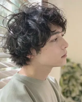 ショート パーマ メンズ 透明感カラー🫧 nanamiのヘアスタイル