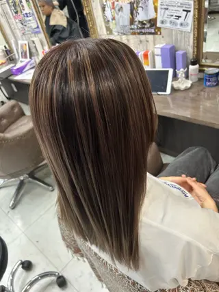 セミロング カラー ハイトーン Arphyのヘアスタイル