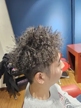 メンズ 特殊パーマ 片山恭兵のヘアスタイル