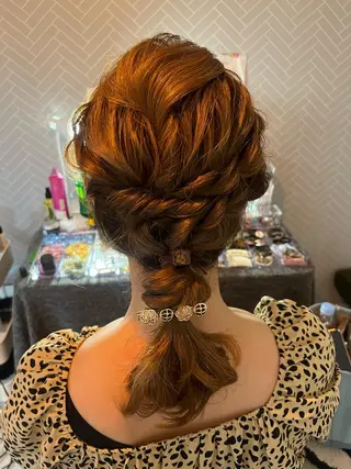 セミロング ヘアアレンジ 伴 香織のヘアスタイル