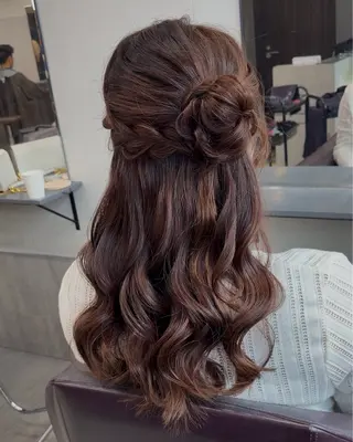 ヘアアレンジ 透明感/オリーブ ハイトーン×レイヤーのヘアスタイル
