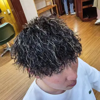 メンズ 特殊パーマ 片山恭兵のヘアスタイル
