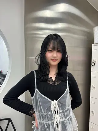 セミロング カラー 抜け感レイヤー︴ ニュアンスカラーのヘアスタイル