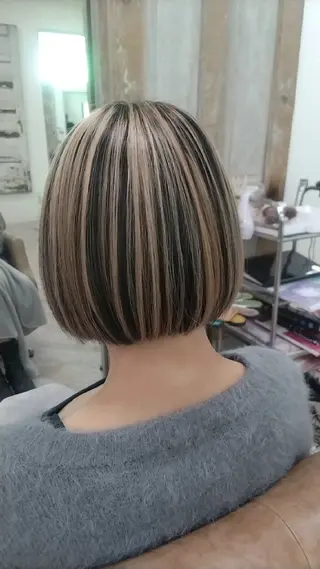 ショート カラー 磯崎 美幸のヘアスタイル