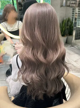 ロング もえな /カラー/ハイトーンのヘアスタイル