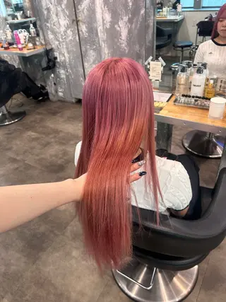 ロング カラー 寒色🦋ブロンド💙 ブリーチ/レイヤーのヘアスタイル