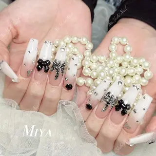 ネイル 🦋 Queenieのネイルデザイン