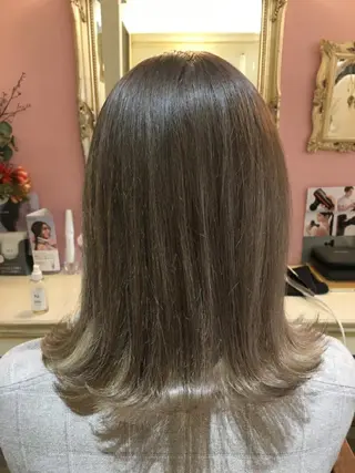 ミディアム カラー plaatje 義見のヘアスタイル