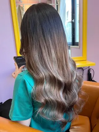 ロング 大阪レミーエクステ チビ編み込みのヘアスタイル
