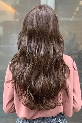 セミロング カラー 🐈⬛❤️ゆあん Lotus💚🐾のヘアスタイル