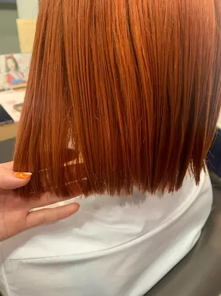 ショート カラー ヘアアレンジ サナ🌱 切りっぱなしボブのヘアスタイル