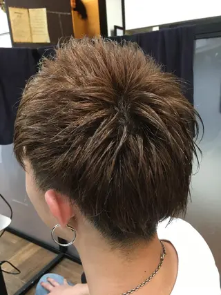 ショート カラー 岡部 裕真のヘアスタイル