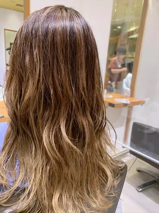 ロング ARMONY秋山輝也 コテ巻き風パーマ特化のヘアスタイル