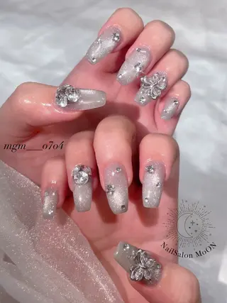 MoON...❤︎ MeGuのネイルデザイン