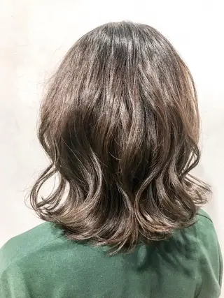 ミディアム カラー 江畑 匠 新宿三丁目 徒歩30秒⭐️のヘアスタイル