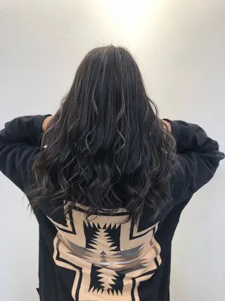 カラー ツノガイ エリのヘアスタイル