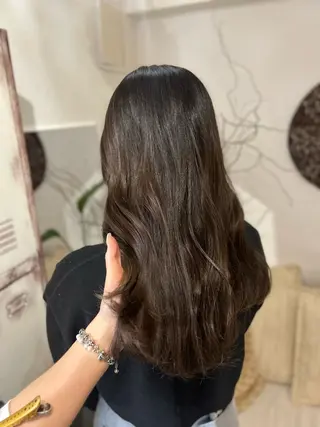 ロング カラー putri 川邉 優花のヘアスタイル