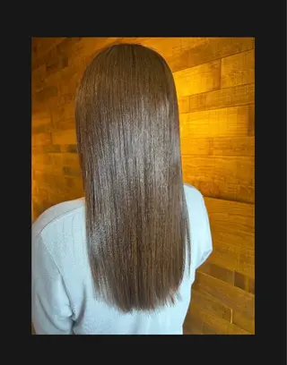 ロング 居垣 唯のヘアスタイル