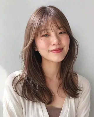 セミロング ブリーチなし透明感 カラー🌷宮部楓奈のヘアスタイル