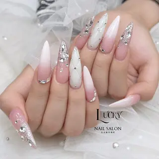 ネイル Lucky Nail Salonのネイルデザイン