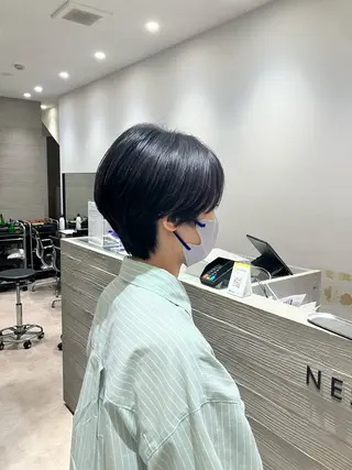 ショート サキ🤍ハイトーン 🪩レイヤーカットのヘアスタイル
