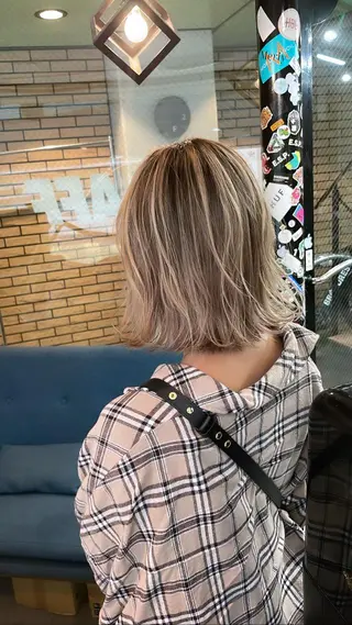 ショート カラー 難波ブリーチカラー 伊藤洋輝のヘアスタイル