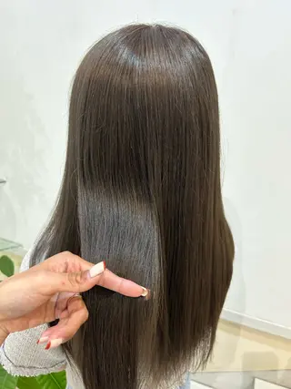 ミディアム カラー イシイ シオリのヘアスタイル