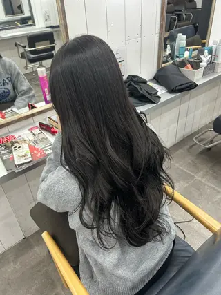 ロング カラー ヘアリゾートAi Tsubasa🐳のヘアスタイル