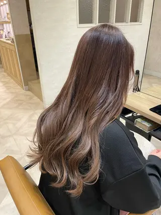 ロング カラー 透明感カラー 🩶🩵🩷AIRIのヘアスタイル
