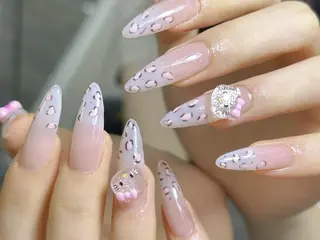 ネイル Queenie 🦋のネイルデザイン