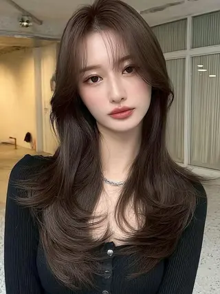 セミロング カラー FOCUS JAPANのヘアスタイル