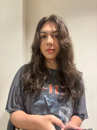 ロング 津田 里菜のヘアスタイル