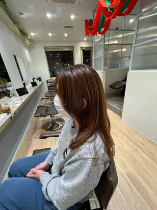 ミディアム 白髪ぼかしハイライト 💫ミネ ヒロシのヘアスタイル