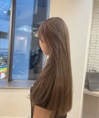 ロング カラー tiel 小山莉々のヘアスタイル