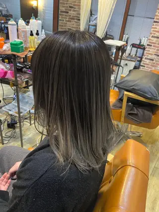 セミロング カラー 川本 あゆのヘアスタイル