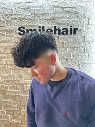 ショート フェードとパーマ特化 小池 魔裟斗のヘアスタイル
